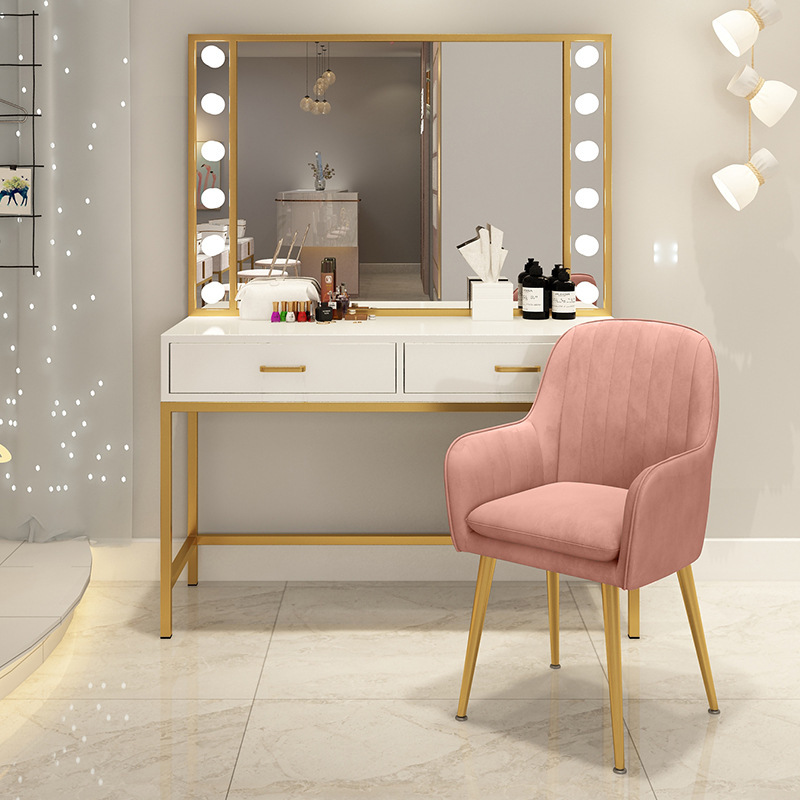 Makeup table Photo studio Make - Beauty And Makeup Studio reseña y precio