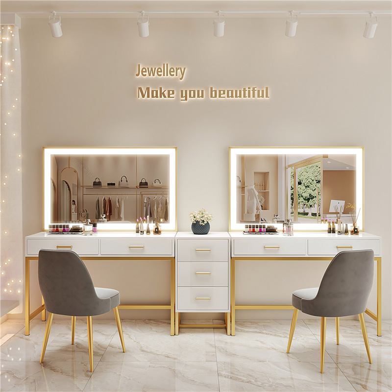 Nail art makeup artist studio  - Beauty And Makeup Studio reseña y precio