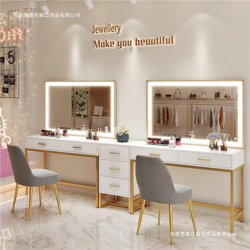 Nail art makeup artist studio  - Beauty And Makeup Studio reseña y precio