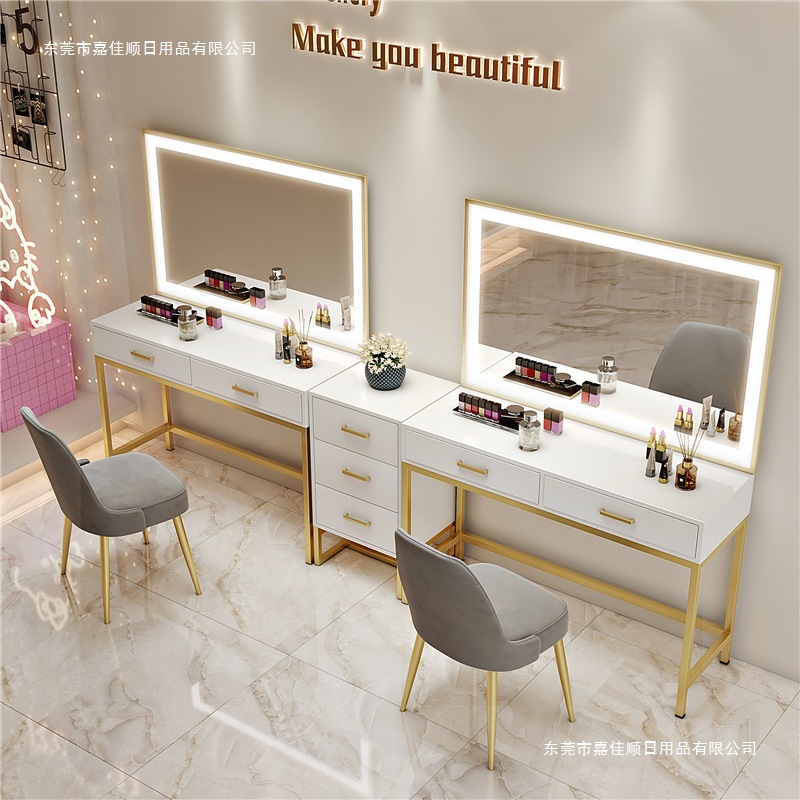 Nail art makeup artist studio  - Beauty And Makeup Studio reseña y precio