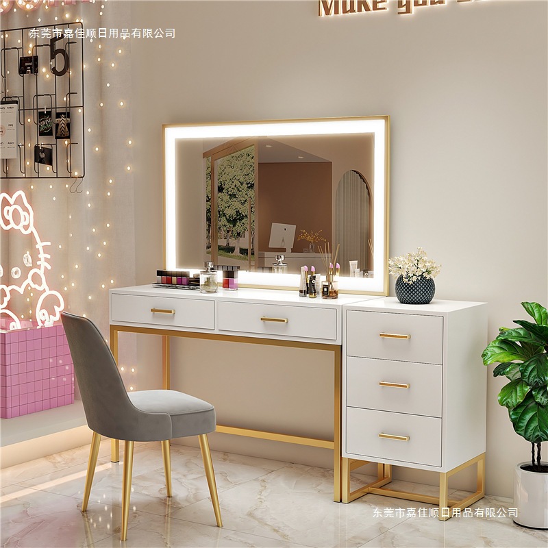 Nail art makeup artist studio  - Beauty And Makeup Studio reseña y precio